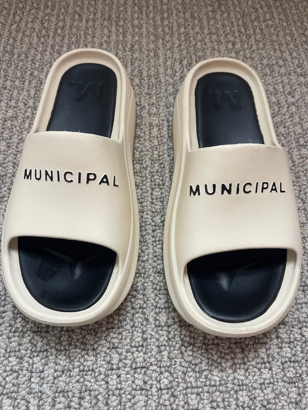 Municipal Podium Slides Cream - Picture 5 of 8